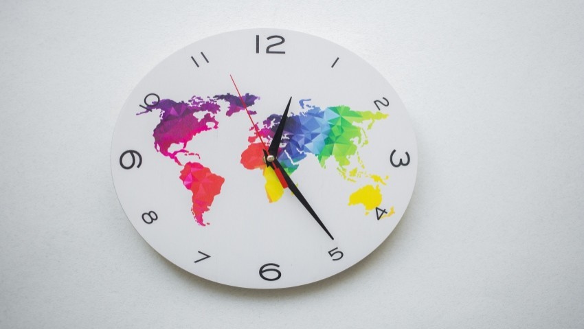 Manufacturer of modern and magnificent wall clocks