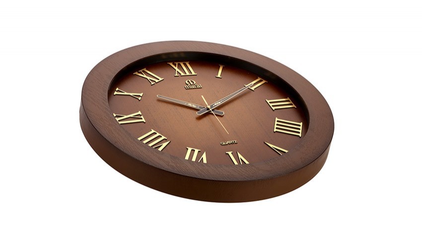 Convenient decorative wall clock